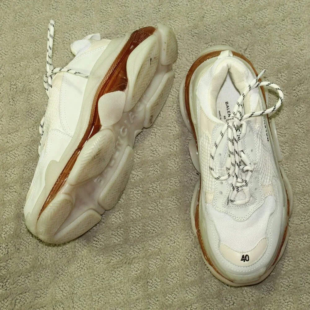 Balenciaga Unisex Mens 7 /Wm 9 Triple S White Low Top Round Toe Lace-Up Sneakers